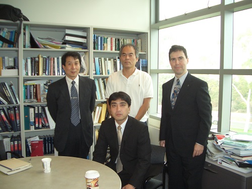 Nakamura (de remera blanca) junto a Vaccaro y colegas (Créd.: Gentileza Vaccaro). 